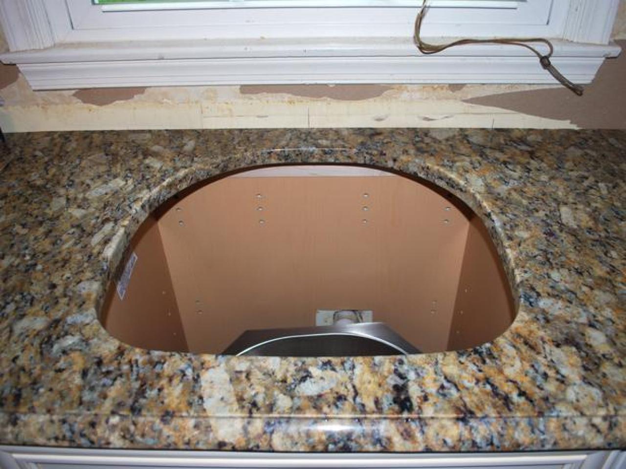 Granite Kitchen Countertop, How To Cut Granite Countertops For Sink