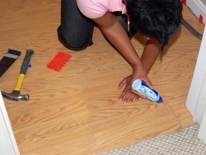 Install A Laminate Floating Floor, Best Glue For Laminate Flooring Trim