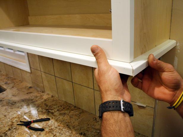 To Install A Kitchen Cabinet Light Rail, Cabinet Light Rail