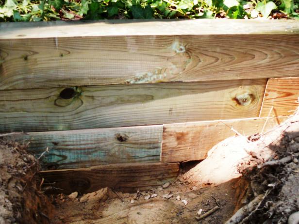 Building A Timber Retaining Wall How Tos Diy - Log Retaining Wall Construction