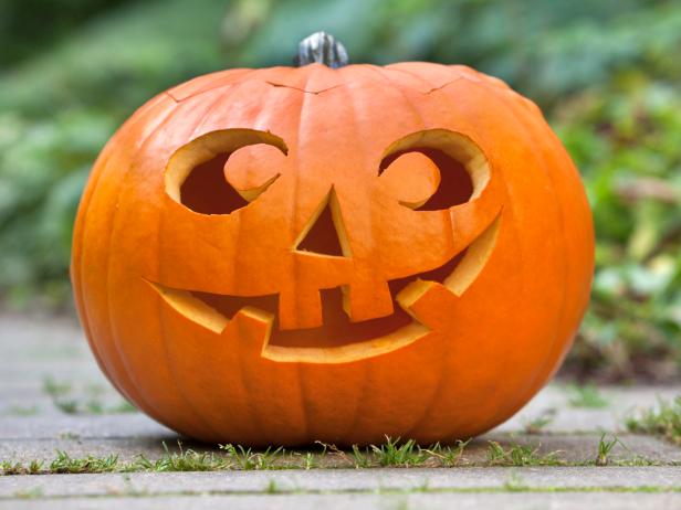 22 Traditional Pumpkin Carving Ideas | DIY