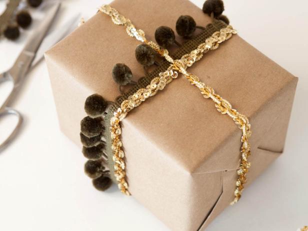 How To Wrap A Gift Using Ribbons And Trim How Tos DIY   1420695447964 