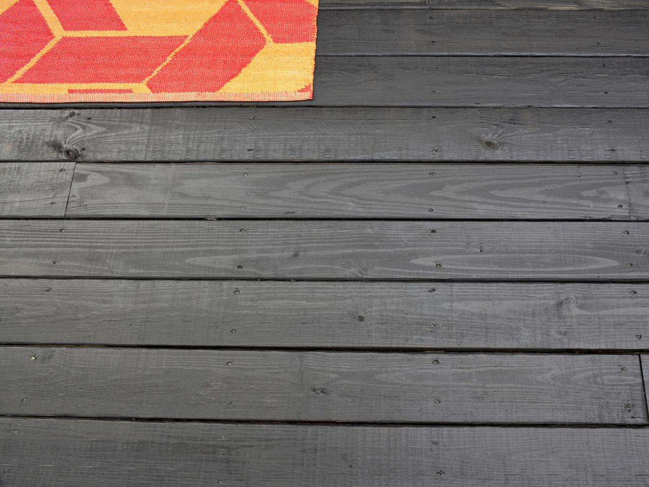 How To Stain A Wooden Deck How Tos Diy