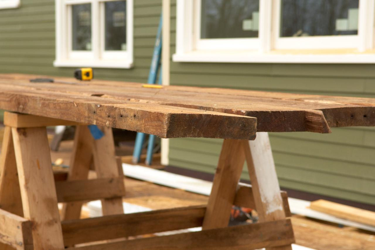 How To Build A Reclaimed Wood Office Desk How Tos Diy