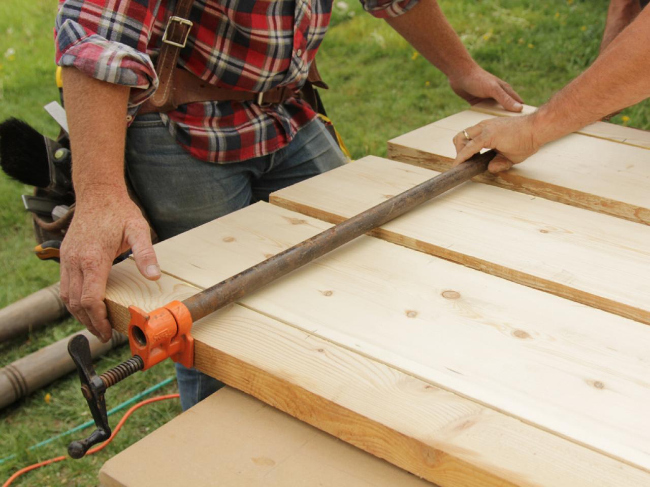 How To Build A Reclaimed Wood Dining Table How Tos Diy