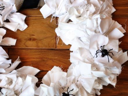 Or, a Knotty Spider Wreath