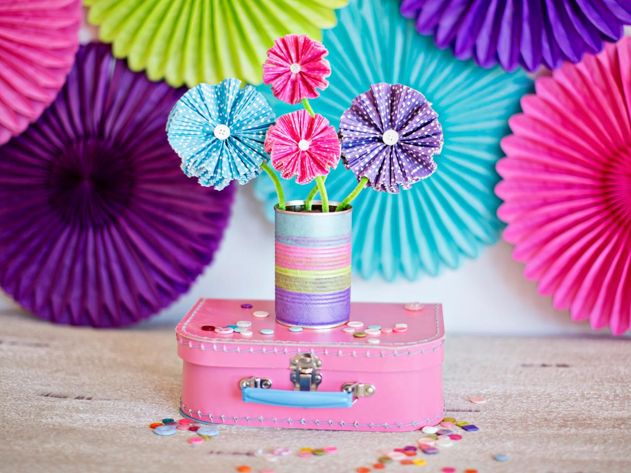 How To Make Paper Flowers Using Cupcake Liners How Tos Diy