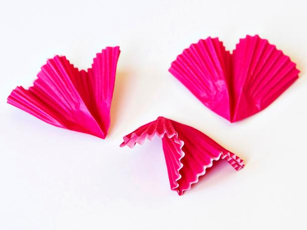 How To Make Paper Flowers Using Cupcake Liners How Tos Diy