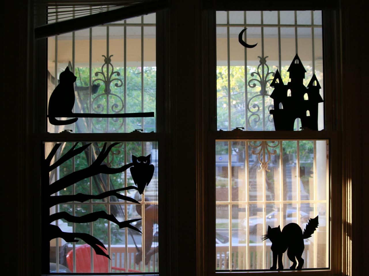 How To Make Halloween Window Silhouettes How Tos Diy