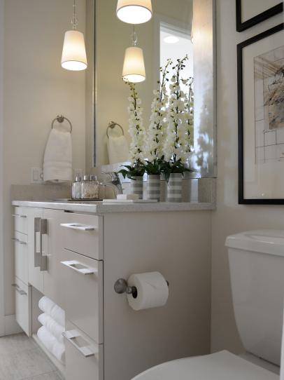 Small Guest Bathroom Ideas / 30 Stylish Creative Narrow Bathroom Ideas - Not only will it help to create a calming effect but will also create an illusion of space.