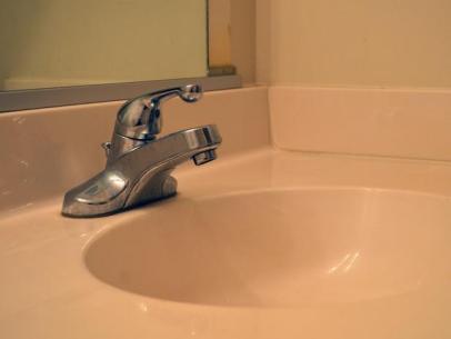 How To Replace A Bathroom Faucet Tos Diy - How To Remove Faucet Bathroom Sink