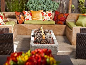 U-Shaped Seating Area Around a Fire Pit 