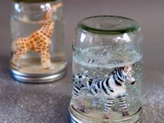 CI_Buff_Strickland_Glitter-Animal-Snow-Globe-zebra-Giraffe_s4x3