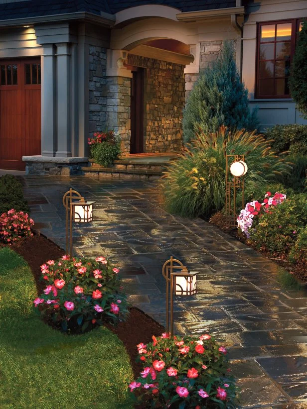 How to Create Farmhouse Garden Lighting: Charming Ideas
