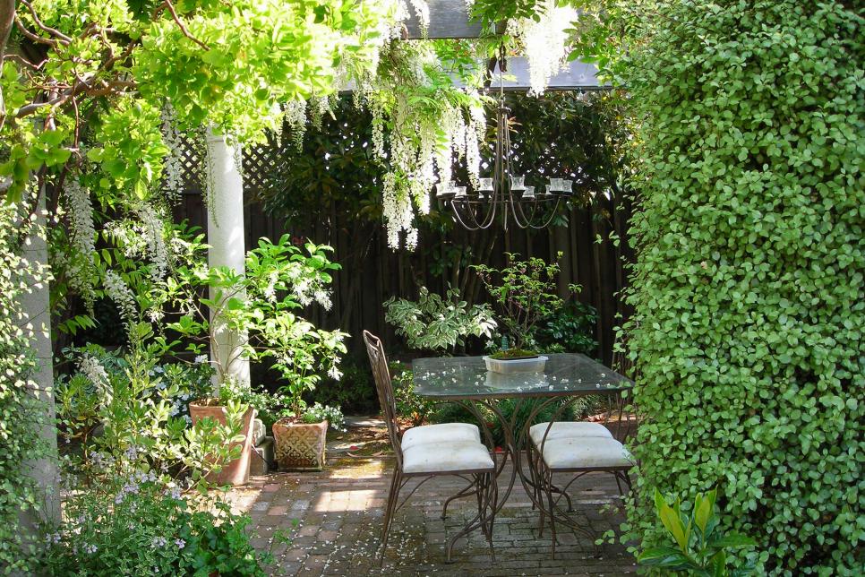 Cottage-Style Landscapes and Gardens | DIY