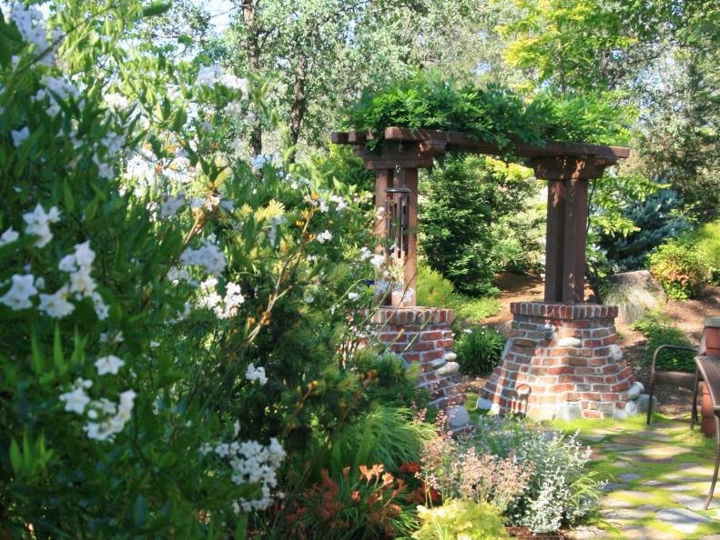 Set in the Sierra Foothills, the landscape is made equally interesting with flagstone and Irish moss, Potato vines, and a diverse selection of lime and grey colored low perennials.