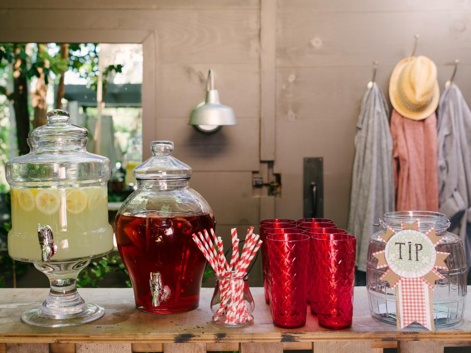 How to Host a Backyard Barbecue Wedding Shower | DIY
