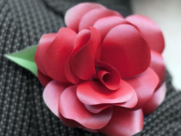 How to Make Paper Roses | how-tos | DIY