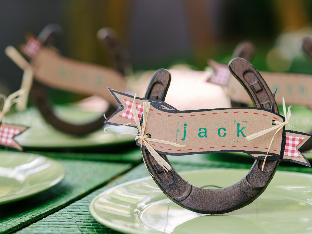 How To Make Horseshoe Place Card Holders How Tos Diy