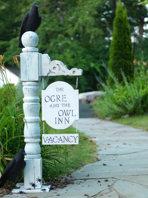 How To Make A Haunted Hotel Sign For Halloween How Tos Diy