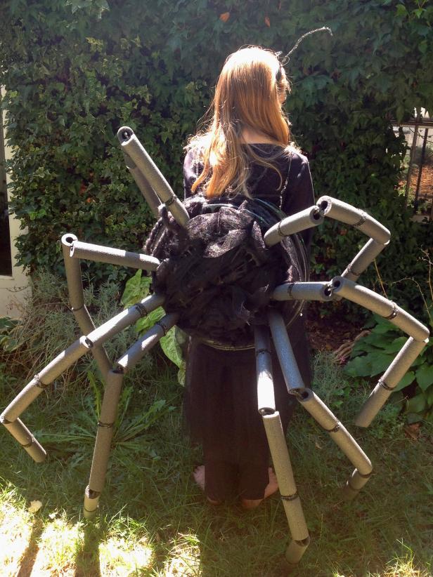 DIY Easy Spider Halloween Costume | how-tos | DIY