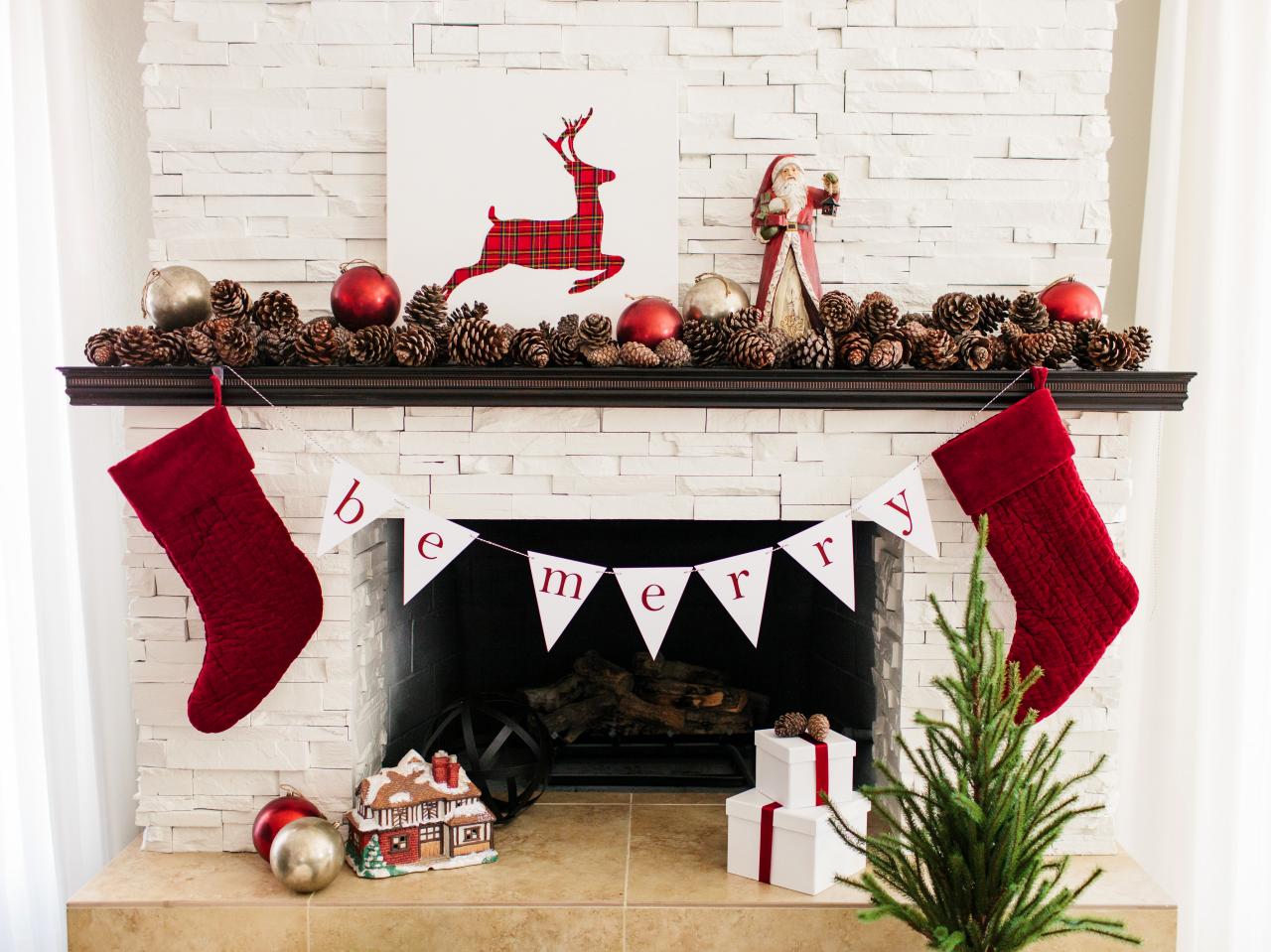 55 Awesome Outdoor And Indoor Pinecone Decorations For Christmas - DigsDigs