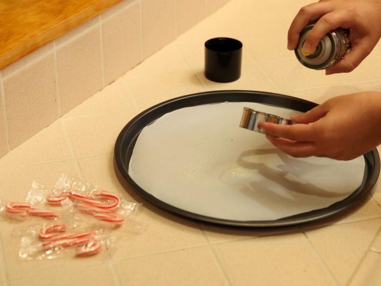 How to Melt Candy Cane Into Shapes howtos DIY