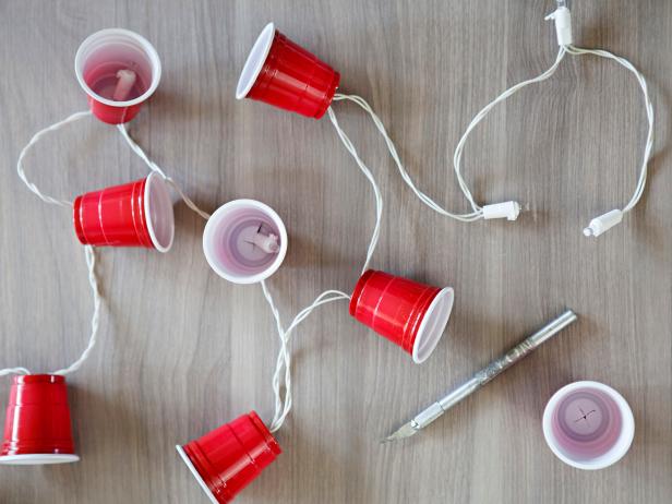 11 Ways To Light Up Your Dorm Room, How To Make A Red Solo Cup Chandelier