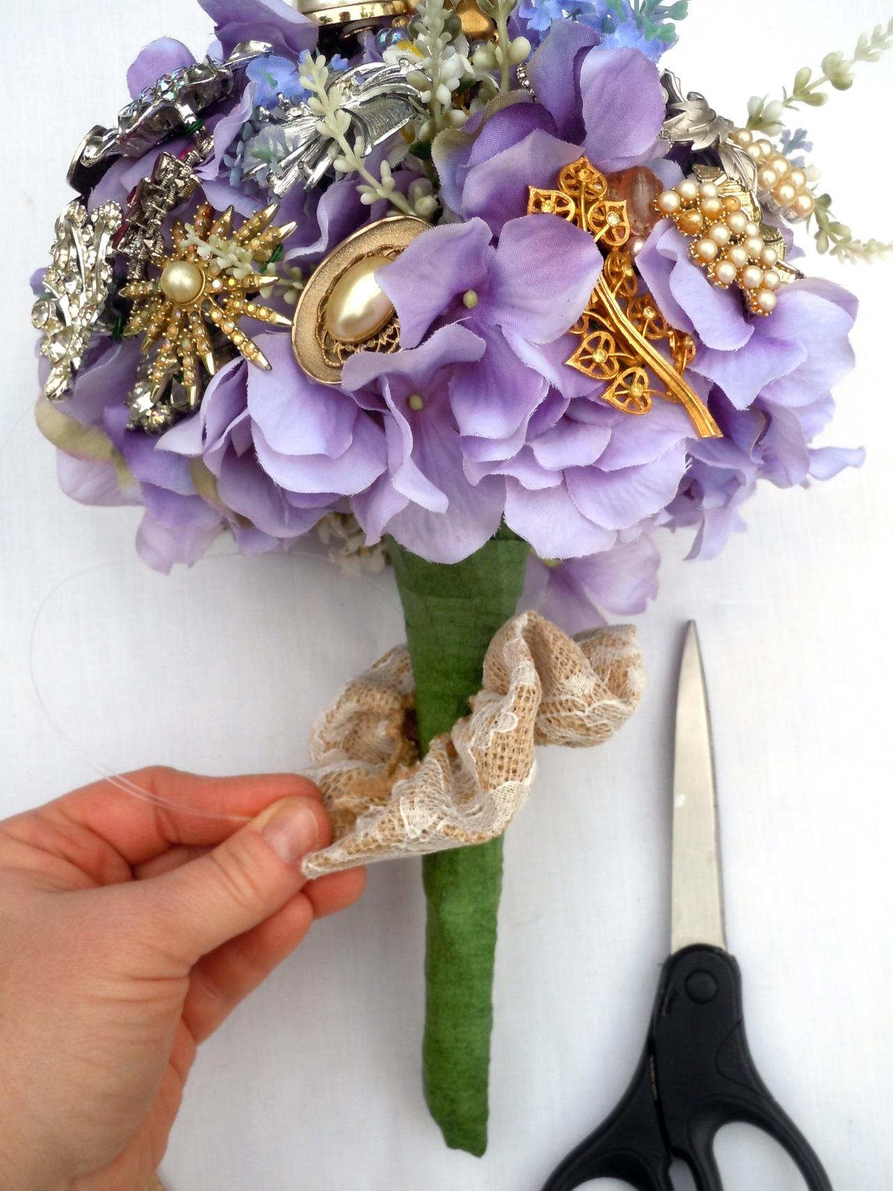 How To Make A Brooch Bridal Bouquet How Tos Diy