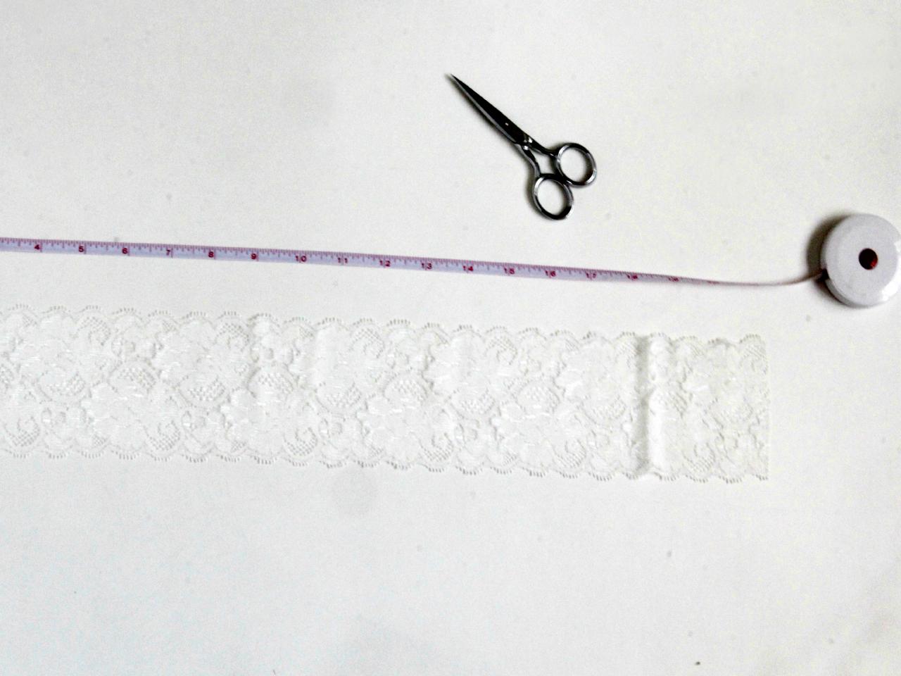 DIY For a Handmade Lace Wedding Garter howtos DIY