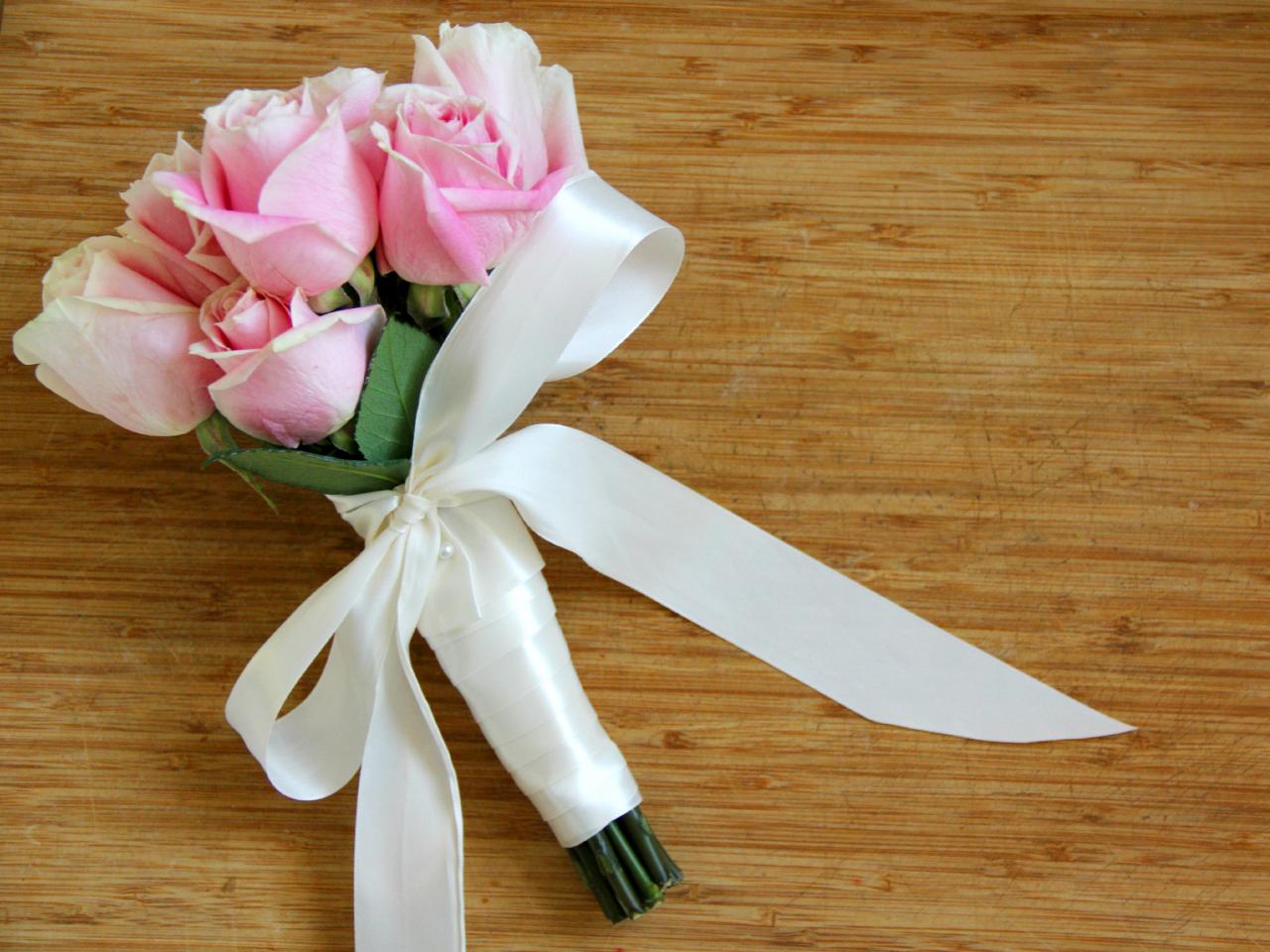 how to tie a bouquet of flowers