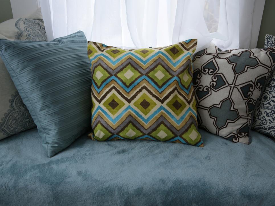 Make Throw Pillows Without Sewing 