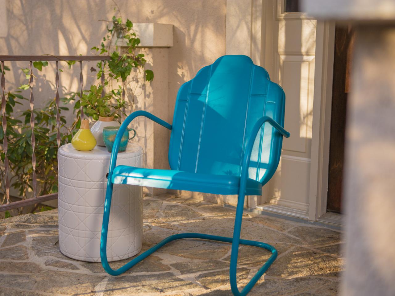 How To Paint An Outdoor Metal Chair, Diy Paint Cast Aluminum Patio Furniture