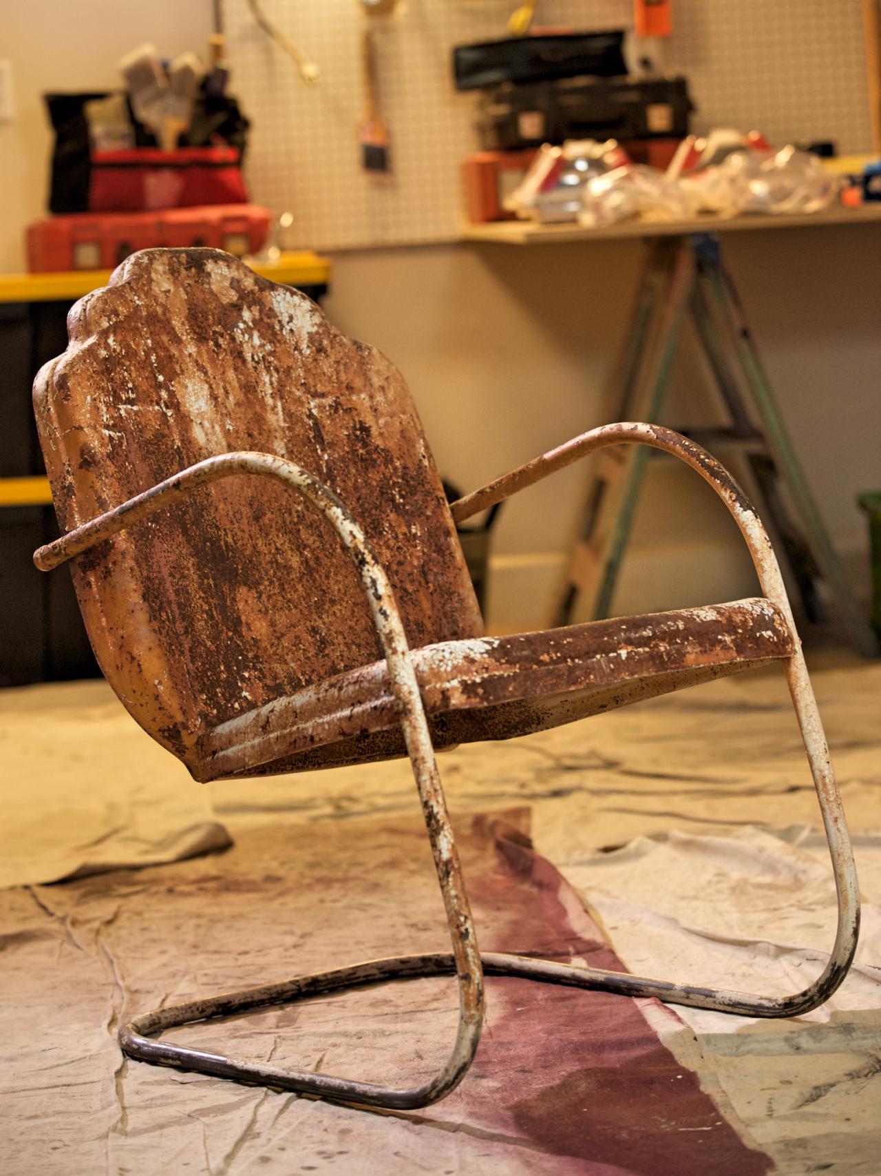 painting old metal chairs