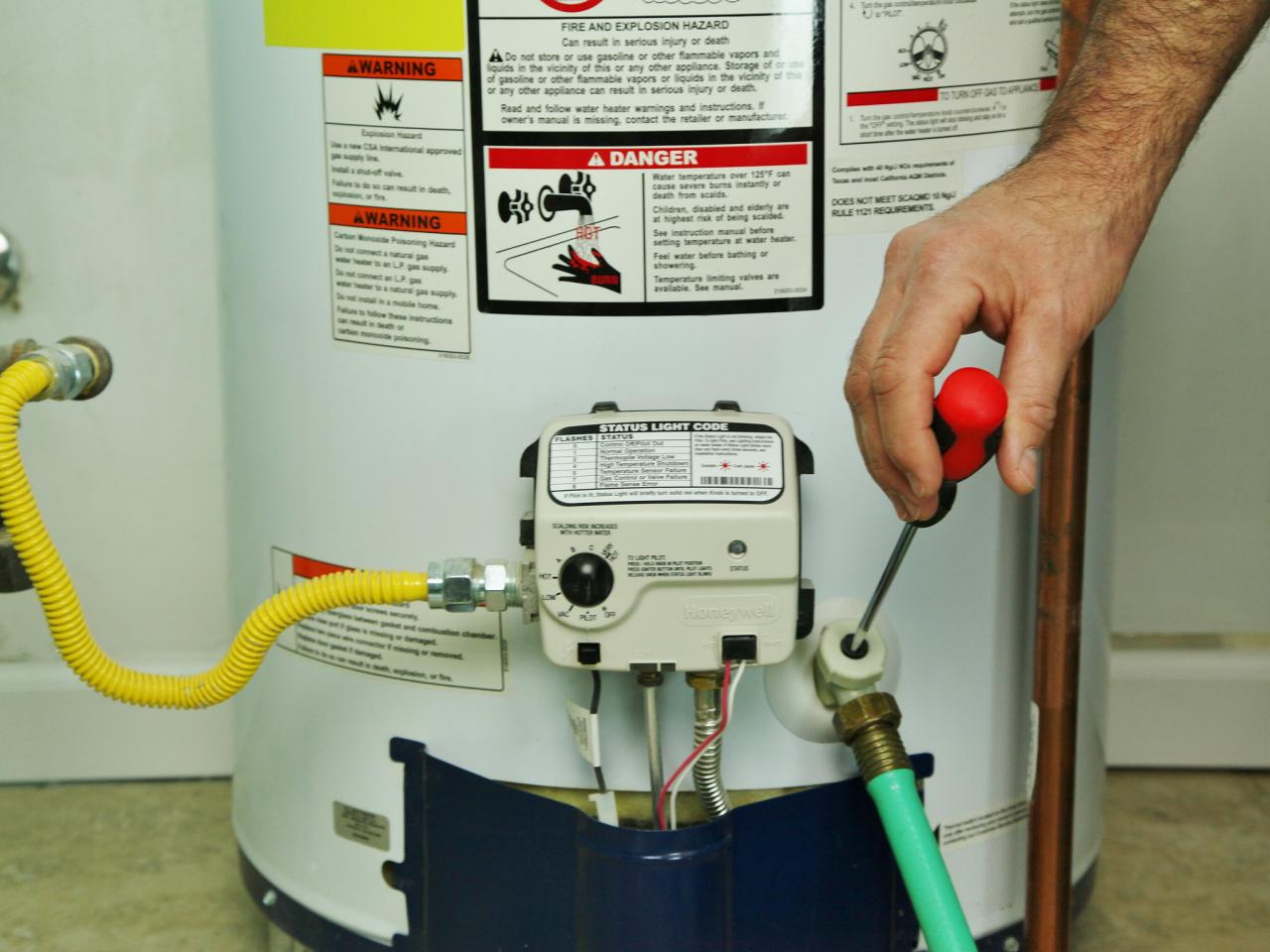 How to Drain a Water Heater howtos DIY