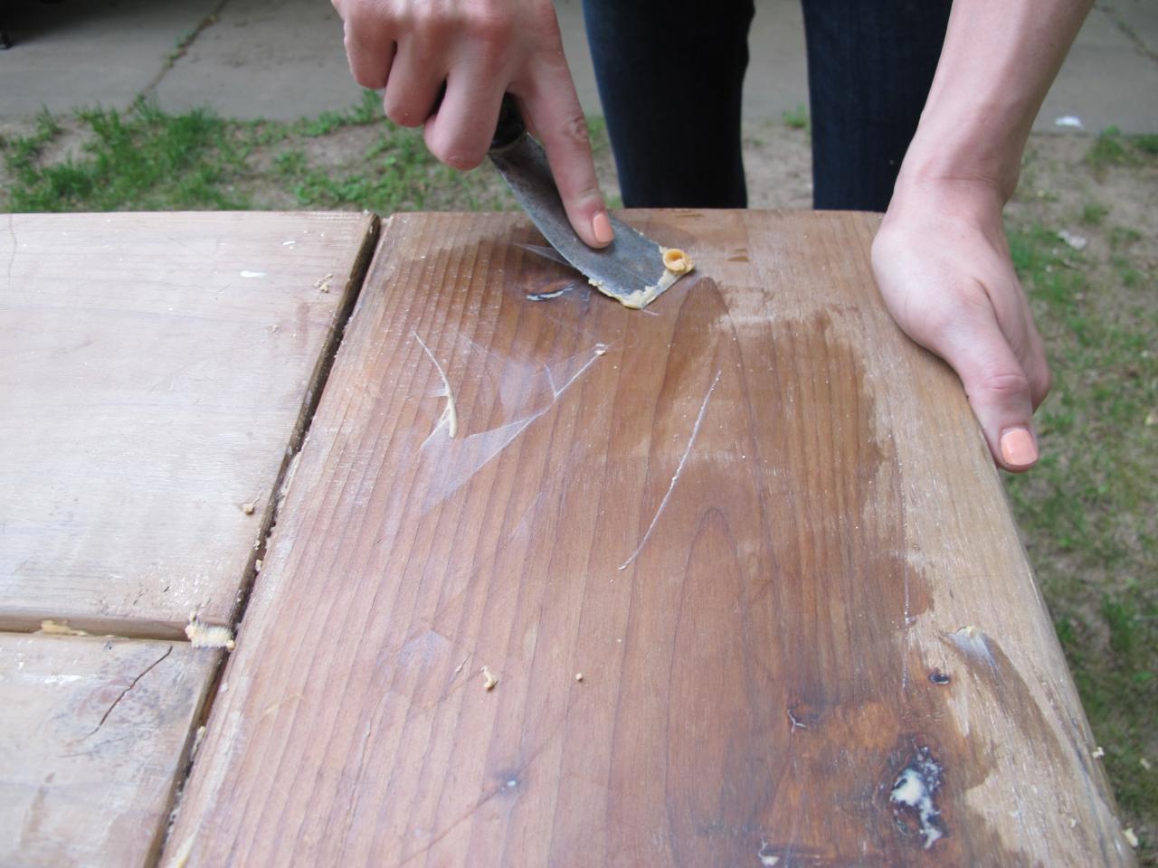 how to wax wood table