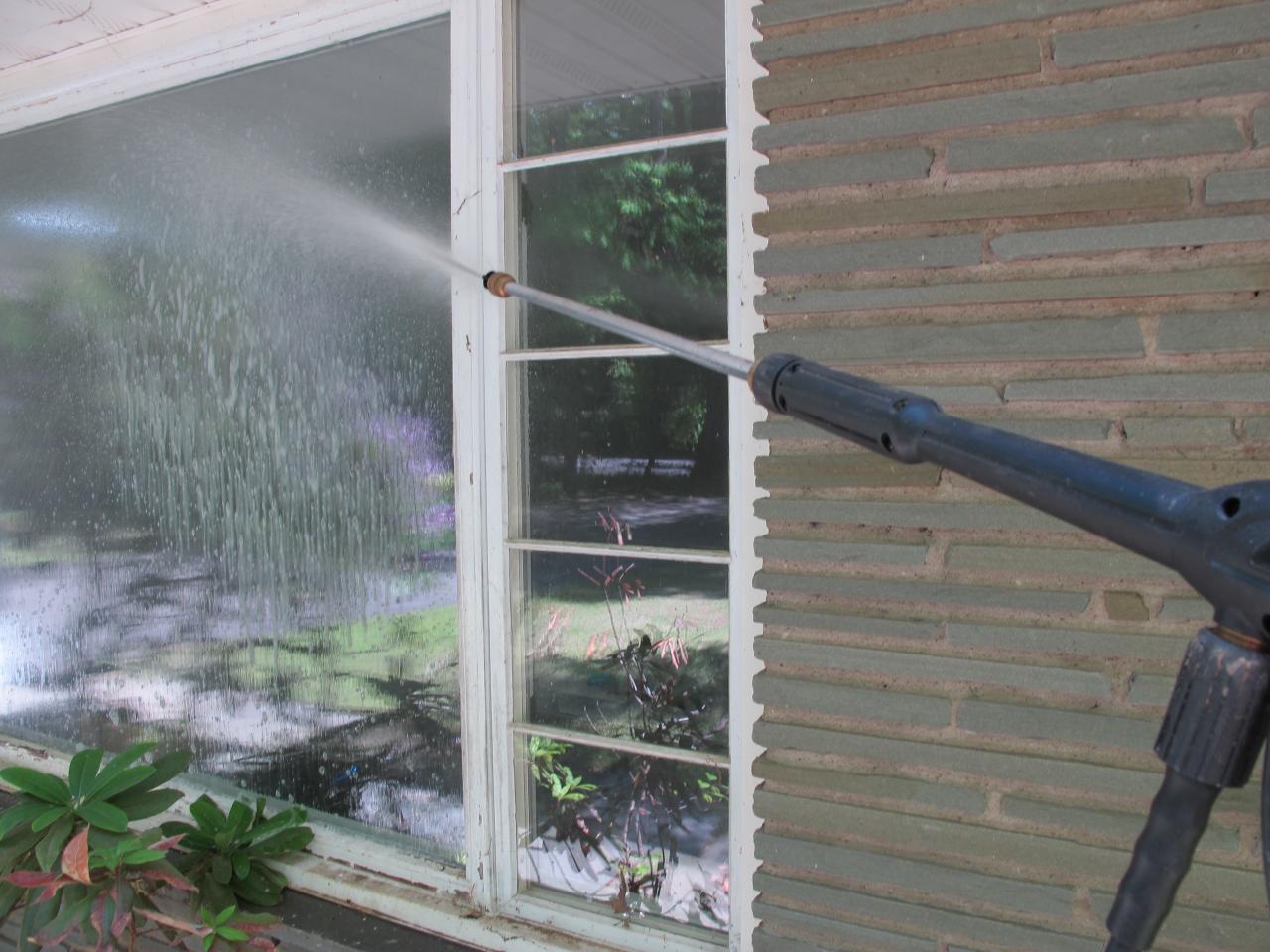 How to Pressure Wash Windows  how-tos  DIY