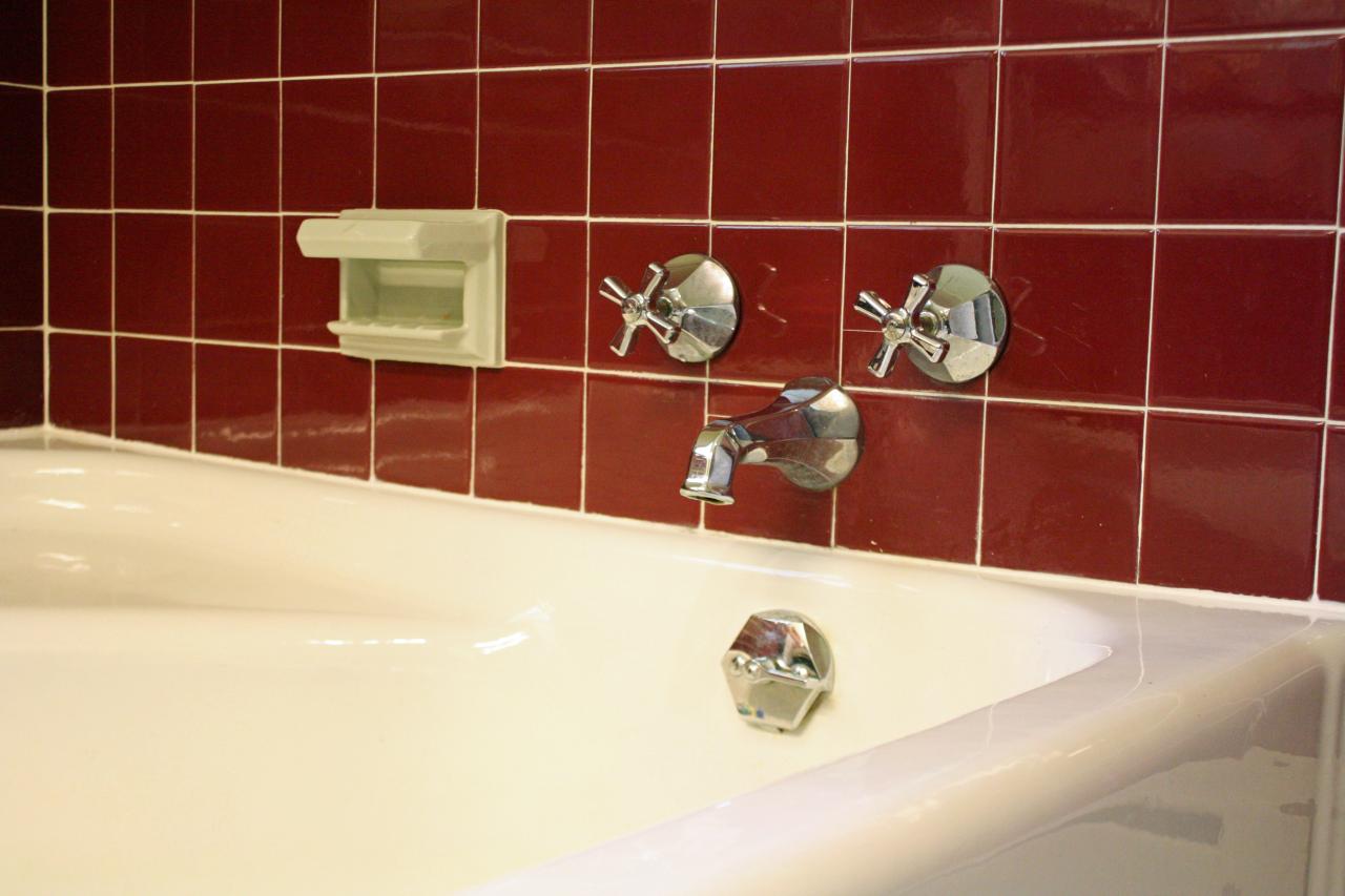 Learn How To Re Caulk Your Bathroom How Tos Diy