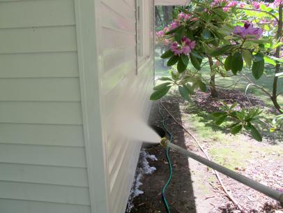 Easiest way to clean vinyl siding without a pressure washer Learn The Best Way To Clean Vinyl Siding How Tos Diy