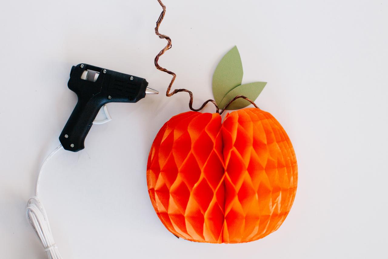 Halloween Decorating Ideas: How to Make 3D Pumpkin Art | how-tos | DIY