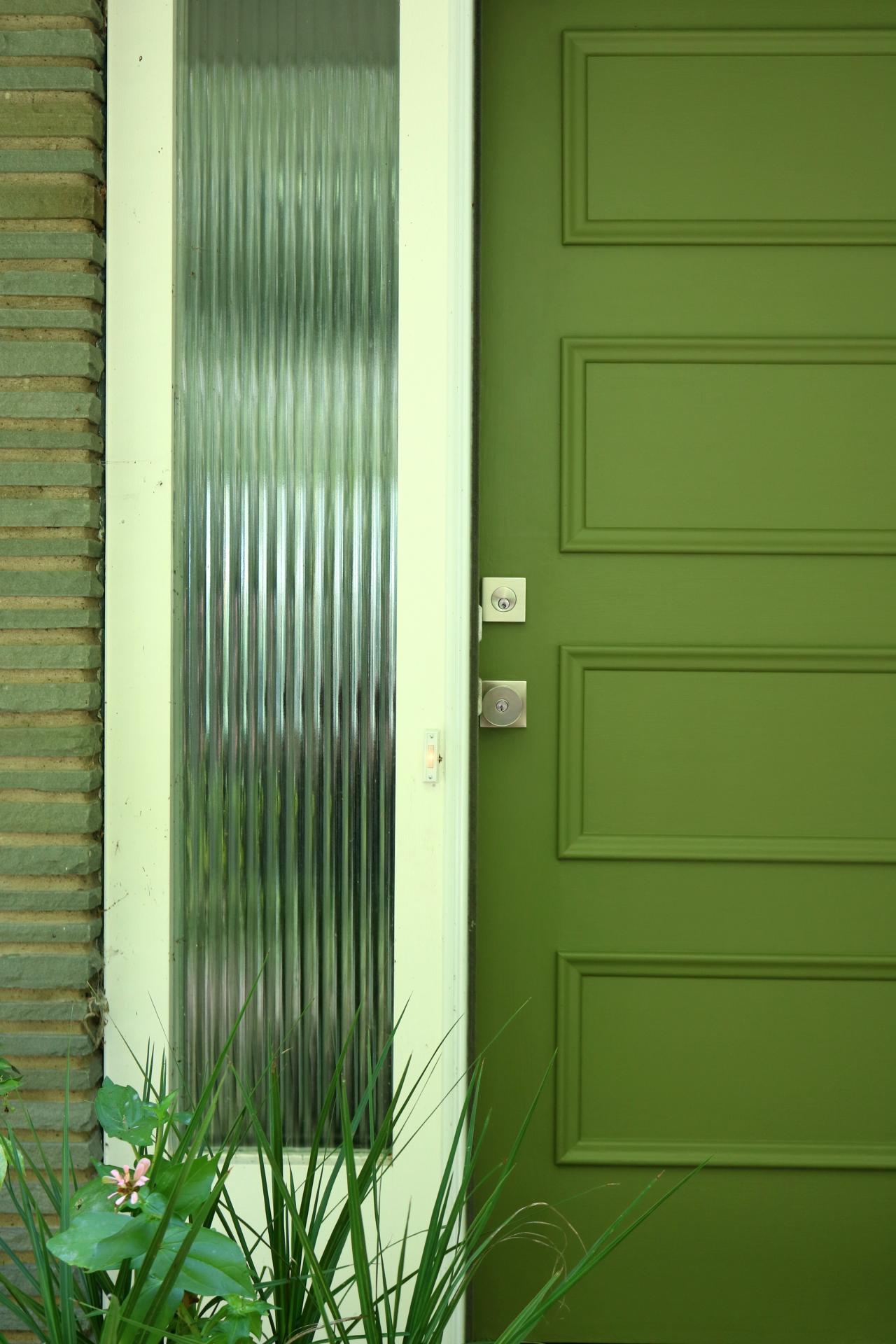 Learn How To Paint Your Front Door How Tos Diy