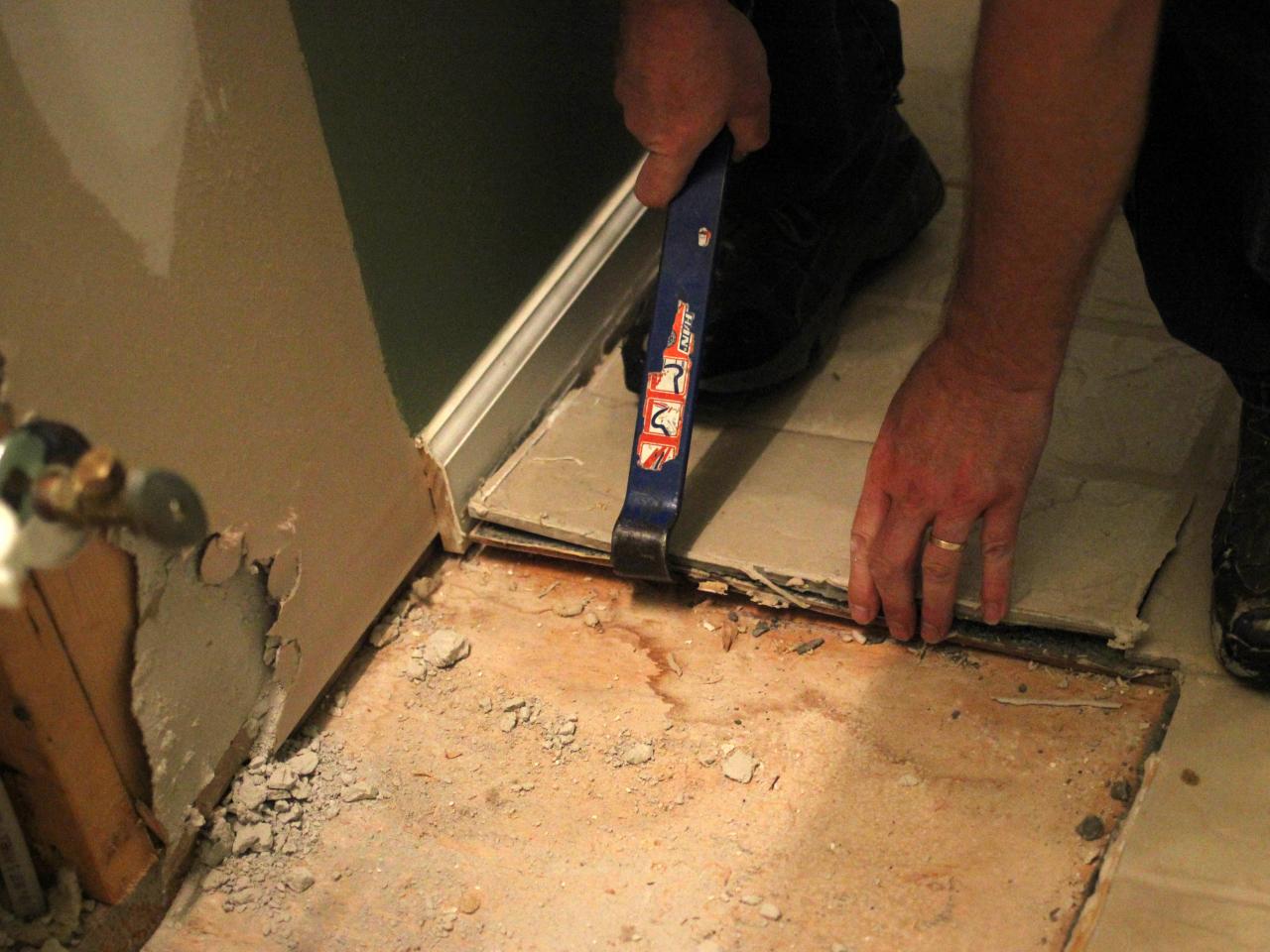 How To Remove A Tile Floor, Removing Bathroom Floor Tile Concrete