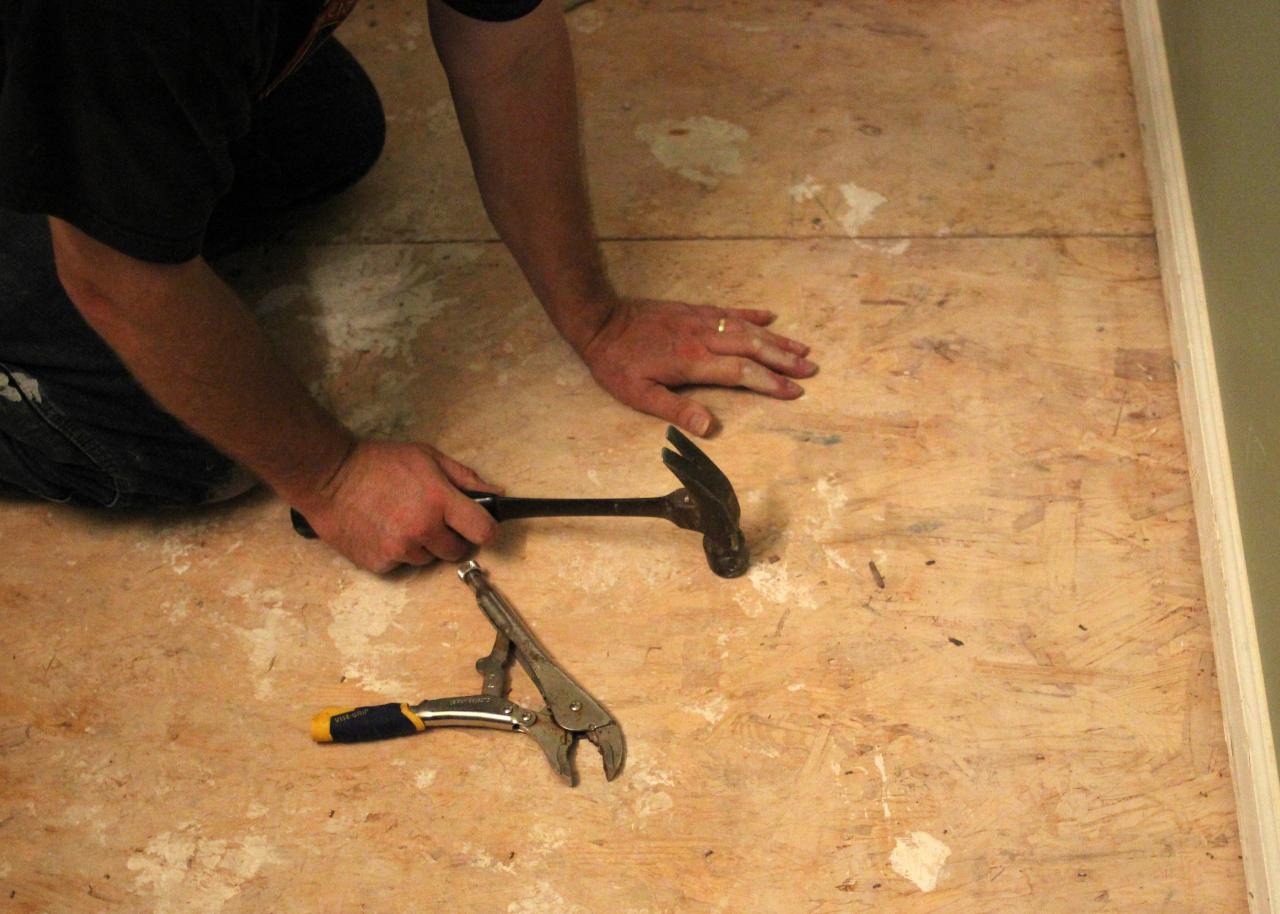 Removing Ceramic Tiles The Easy Way Youtube