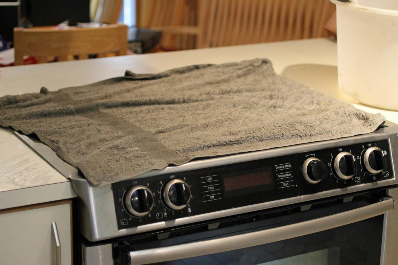 How to clean a stove top including glass, gas and electric stoves