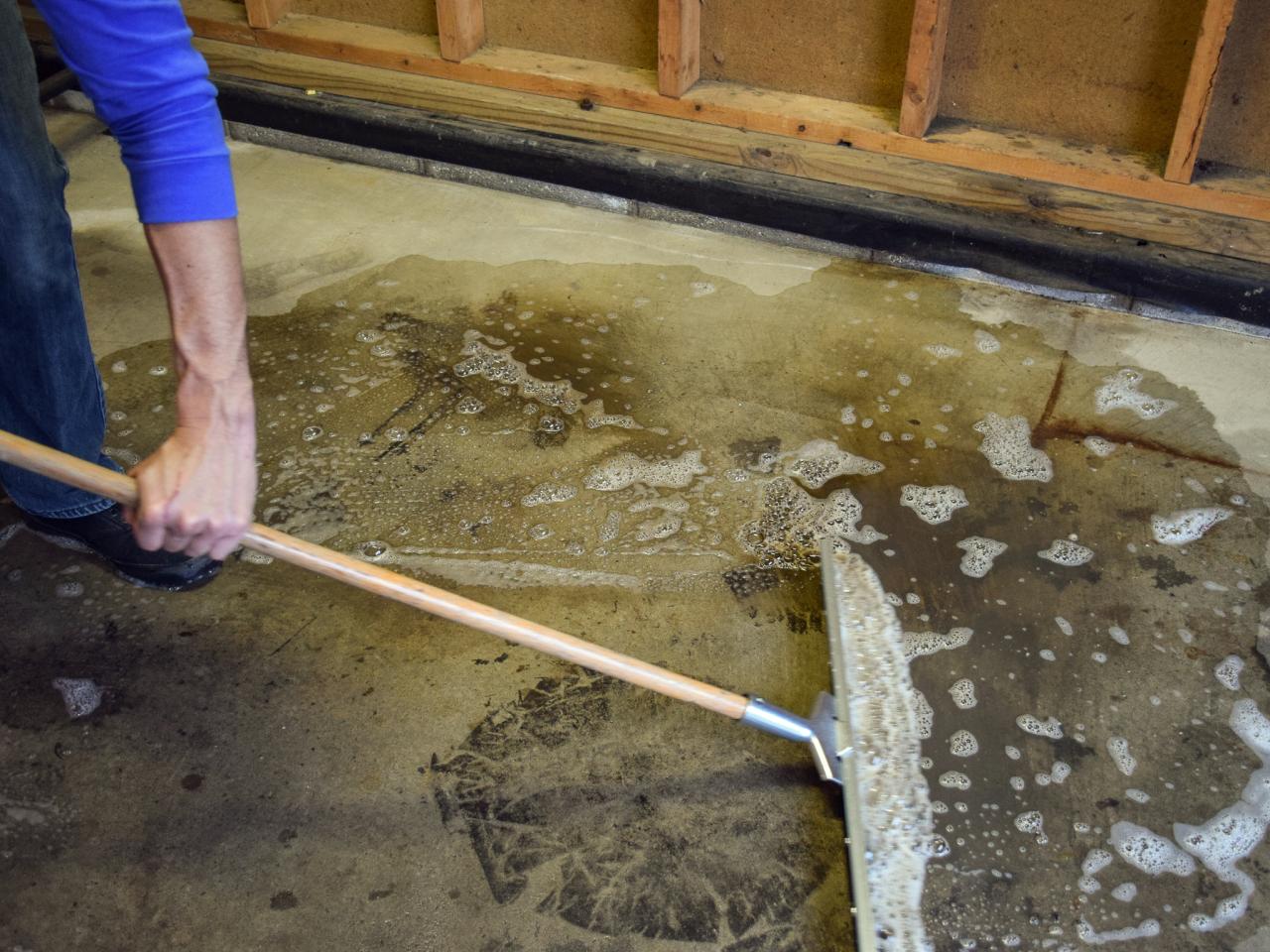 how to paint a garage floor with epoxy | how-tos | diy