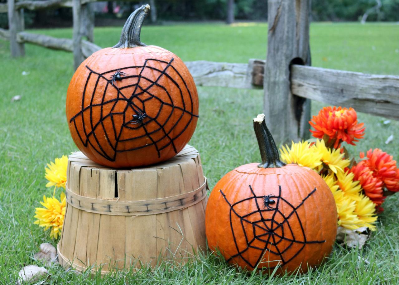 Halloween Decoration: Spider Web Pumpkin | how-tos | DIY