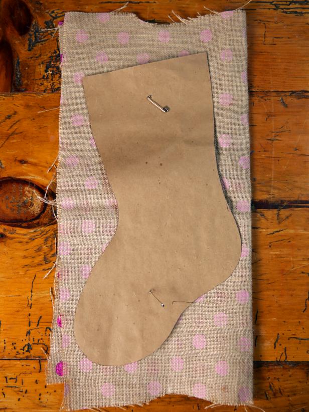 How to Make a No-Sew Burlap Christmas Stocking | how-tos | DIY