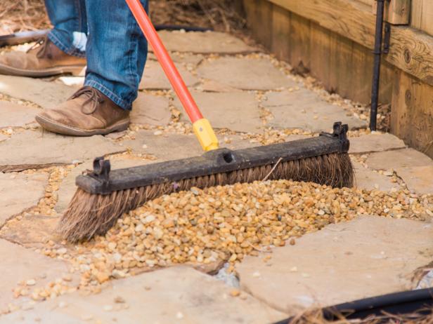How To Lay A Flagstone Pathway, How To Install A Flagstone And Pea Gravel Patio