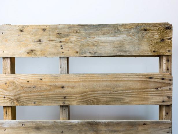 Make a stylish industrial coffee table from an upcycled pallet