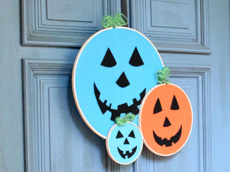 50 Halloween Wreath Ideas | DIY Halloween Wreaths and Door Decorations ...